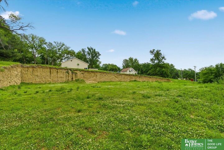 Property Photo:  2516 Chandler Road  NE 68005 