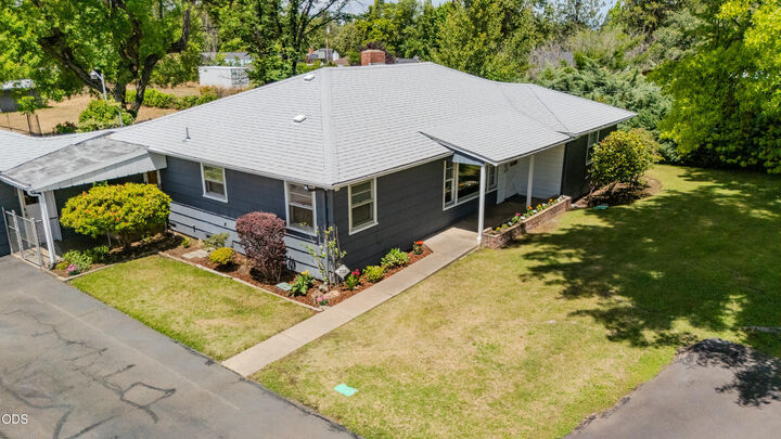 Property Photo: 1375 Crater Lake Avenue OR 97504