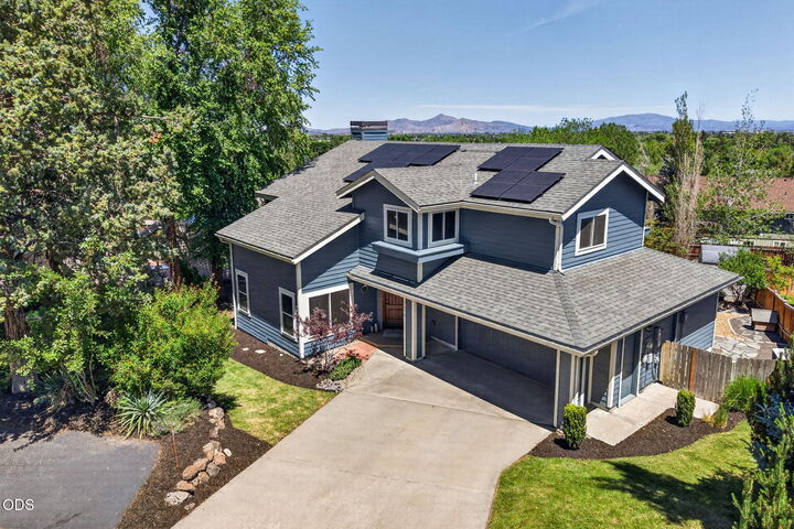 Property Photo: 2486 SW Valleyview Drive SW OR 97756