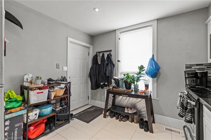Property Photo: 181 West Avenue N 3 ON L9L 5C7