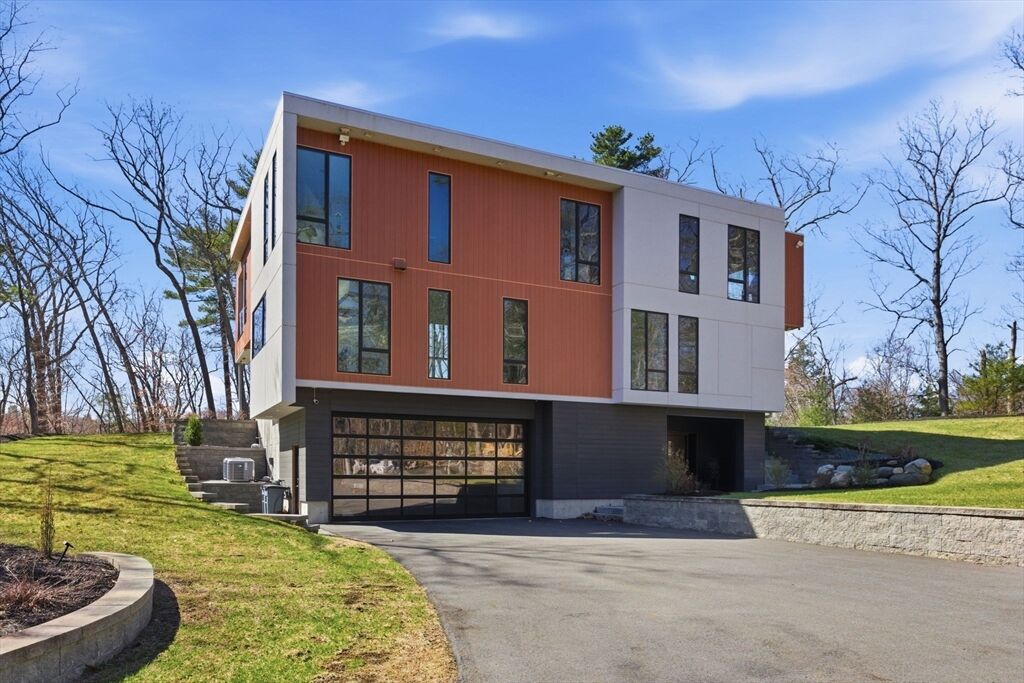 Property Photo: 20 Dogwood Ln MA 01864