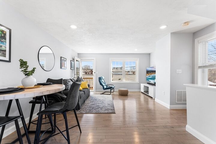 Property Photo:  18 1/2 Dalton Ct 18 1/2  MA 01960 
