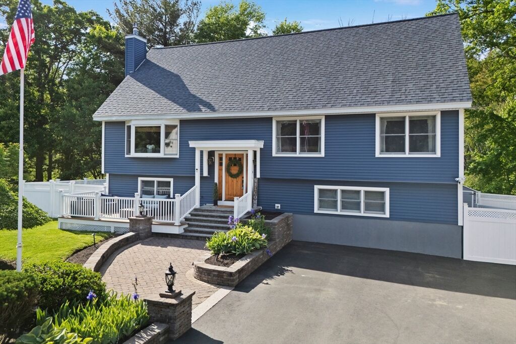 Property Photo:  10 Seneca Ln  MA 01887 