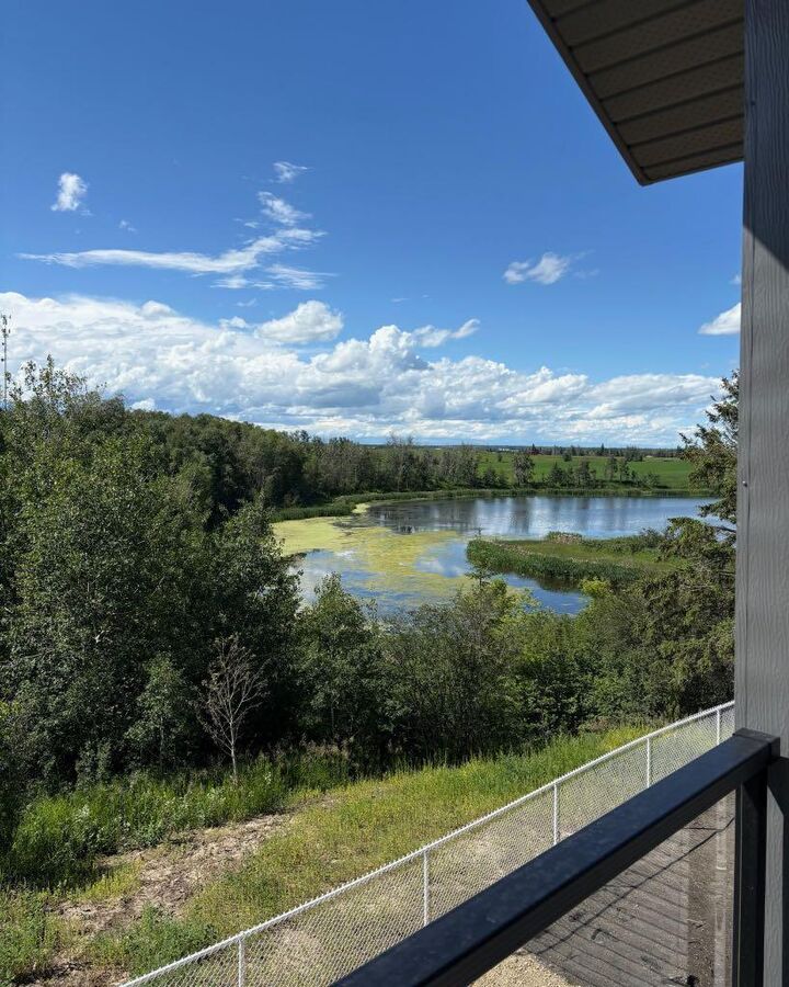 Property Photo: 8 Henners Place AB T4L 1Y9
