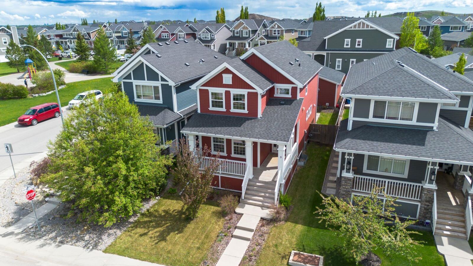 Property Photo: 5 River Heights Green AB T4C 0J6
