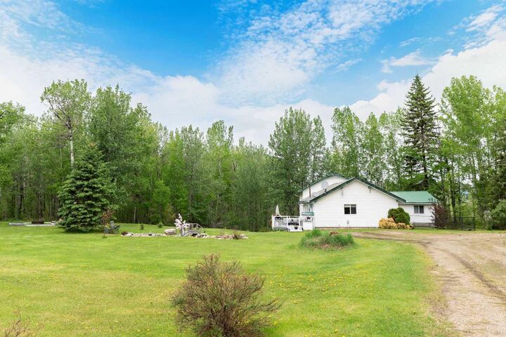 Property Photo: 49118 Hwy 759 AB T7Z 1S9