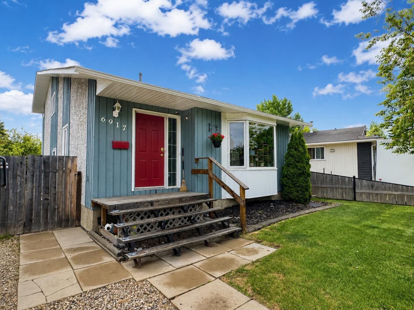Property Photo:  6917 98 Street  AB T8V 5E7 