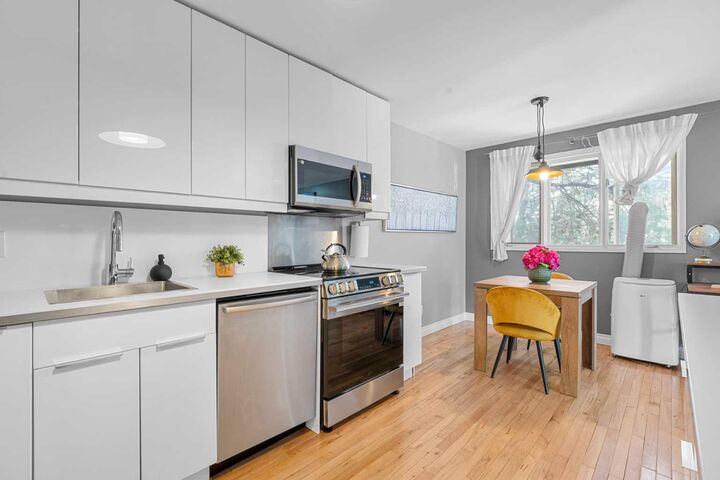 Property Photo: 1739 24A Street SW 7 AB T3C 1J5