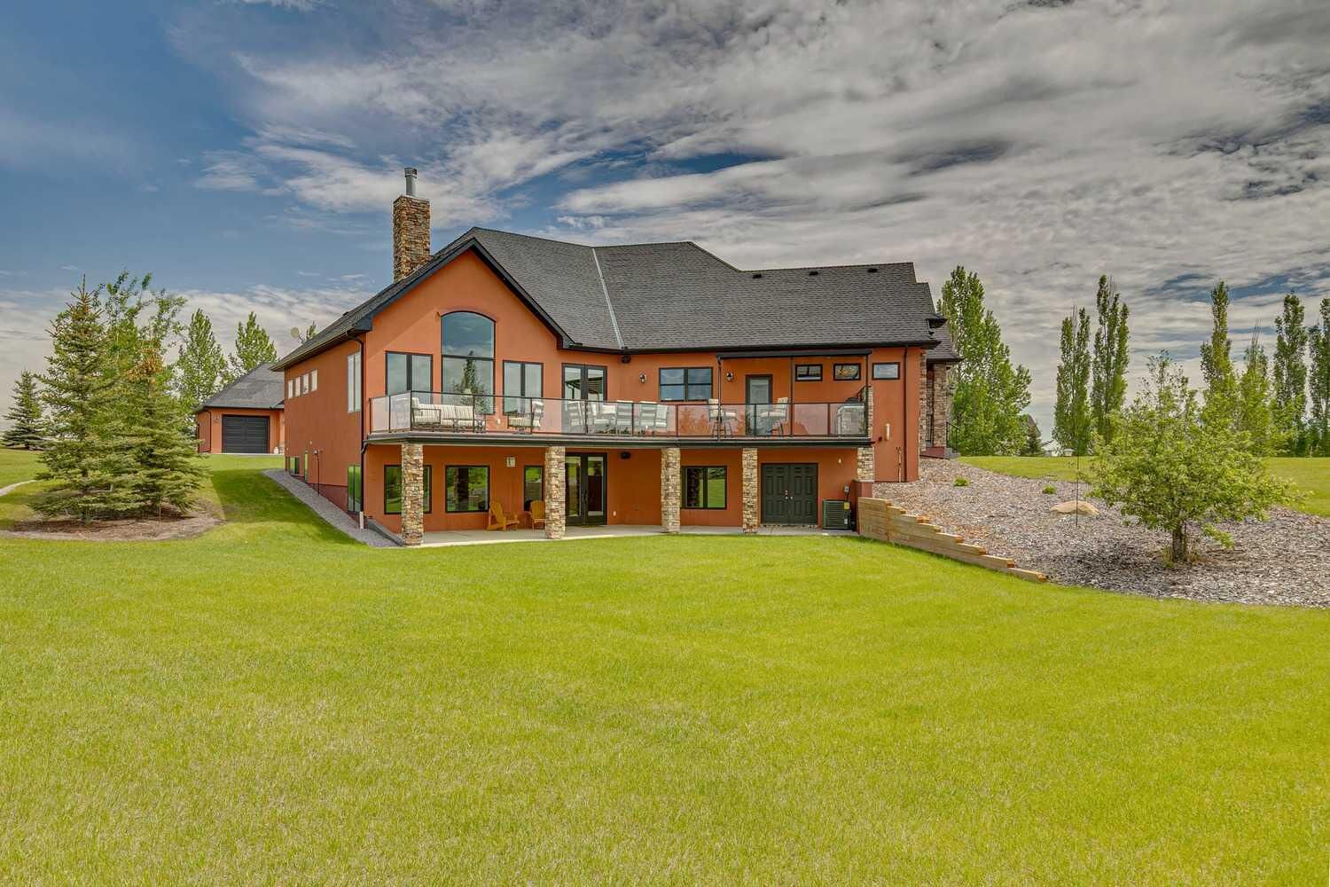 Property Photo: 8 Shannon Loop AB T1S 5B3