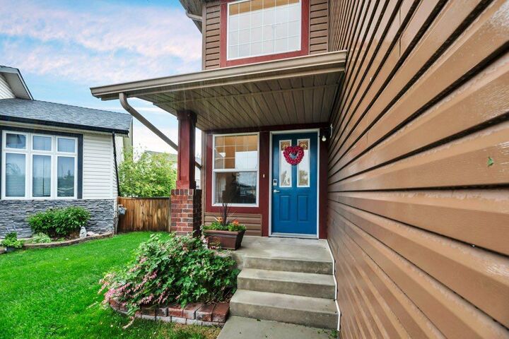 Property Photo:  151 Cove Place  AB T1X 1J6 