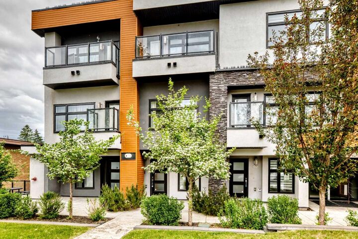 Property Photo: 1632 20 Avenue NW 109 AB T2M 1G8