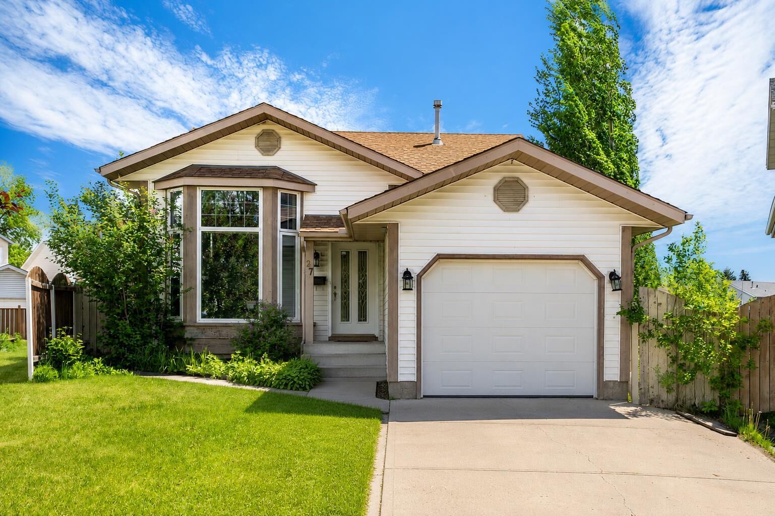 Property Photo: 27 Erin Green Place SE AB T2B 3C2