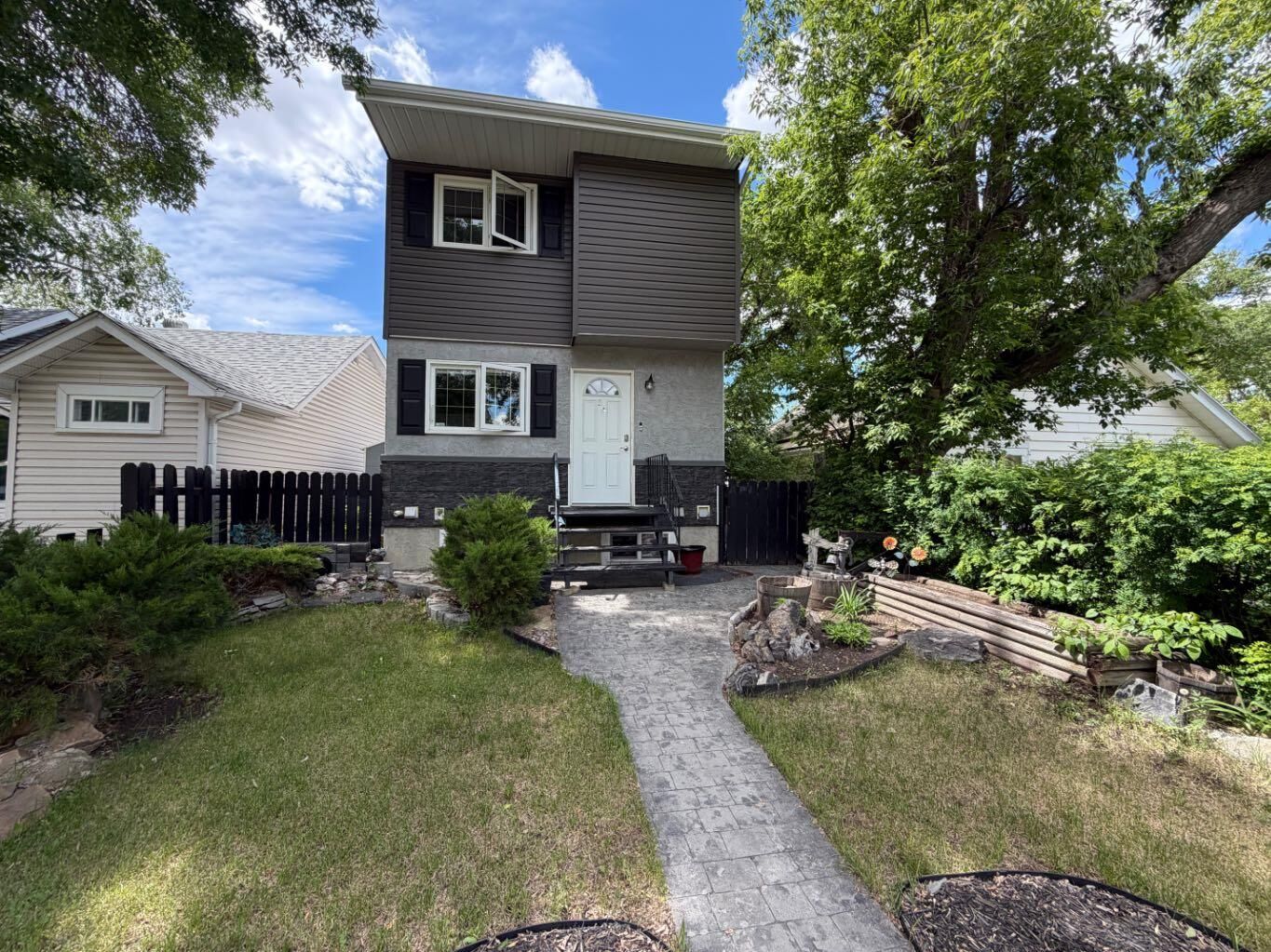 Property Photo: 517 5 Street E AB T0J 0Y4