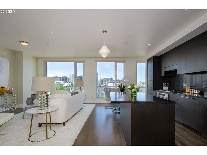 Property Photo:  937 NW Glisan St 732  OR 97209 