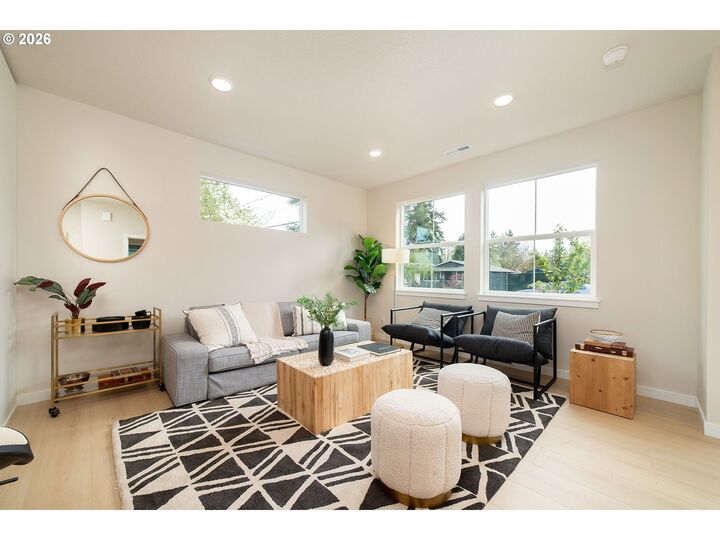 Property Photo: 5685 SE 60th St OR 97206