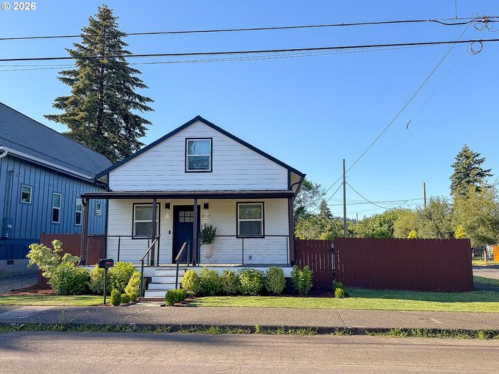 Property Photo: 10027 SE Knight St OR 97266