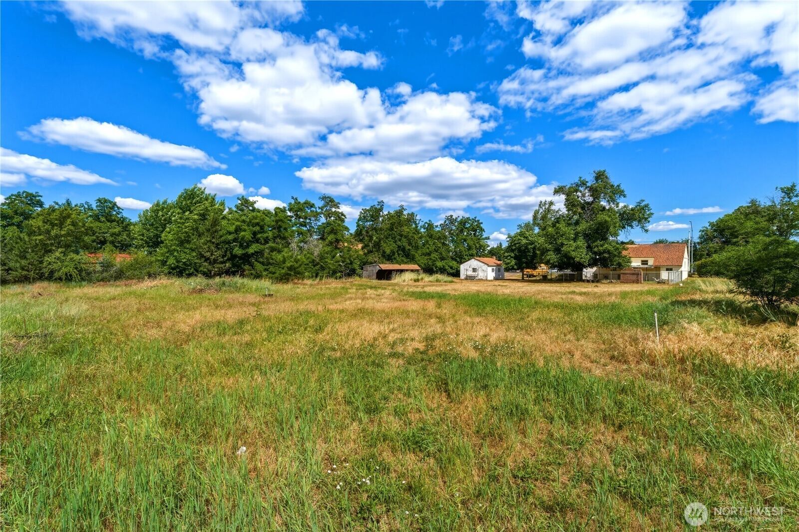 Property Photo: 1724 E Alder Street WA 99362