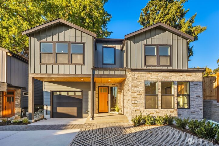 Property Photo:  636  11th Avenue  WA 98033 
