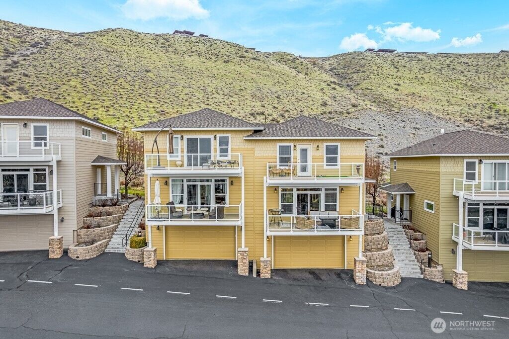 Property Photo:  23325  Sunserra Loop NW A44  WA 98021 