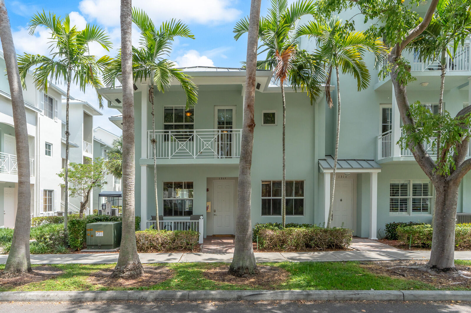 Property Photo:  1317 SW 4th Street  FL 33312 