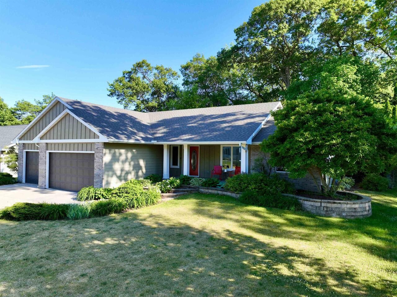 Property Photo: 2716 Twelve Oaks Drive WI 53563