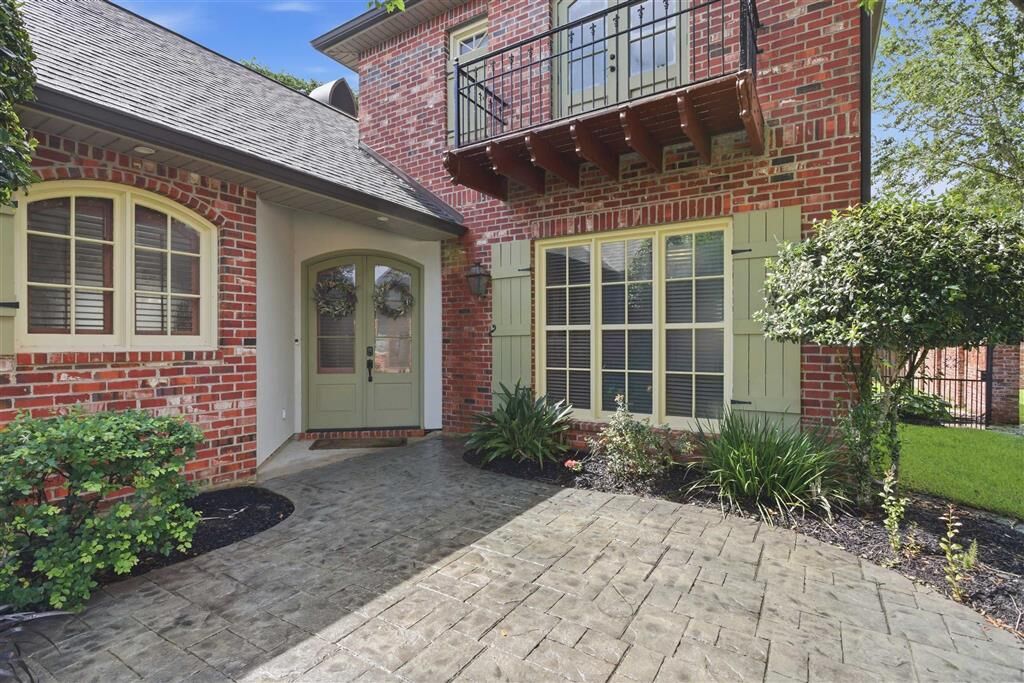 Property Photo:  908 Chartres Street  LA 70605 