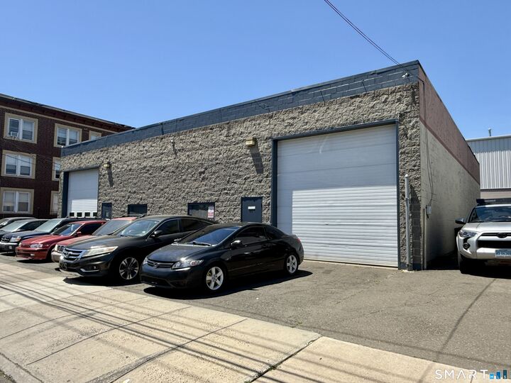 Property Photo:  70 Elizabeth Street  CT 06610 
