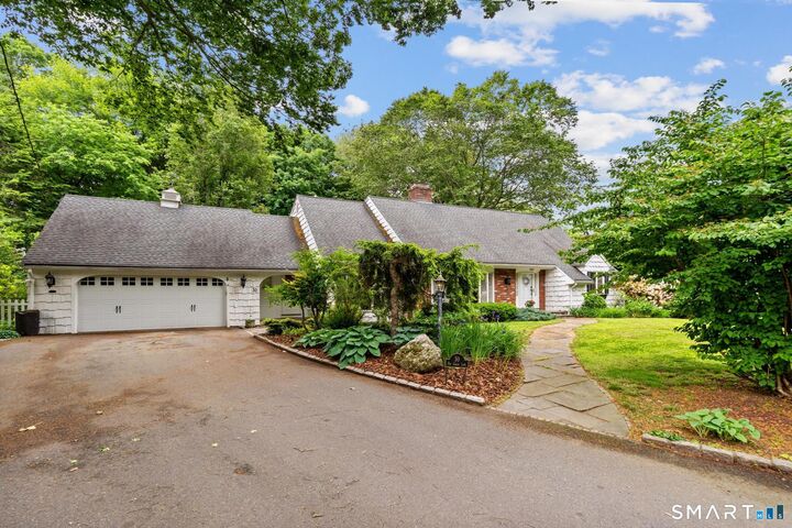 Property Photo: 30 Fox Chase Lane CT 06107