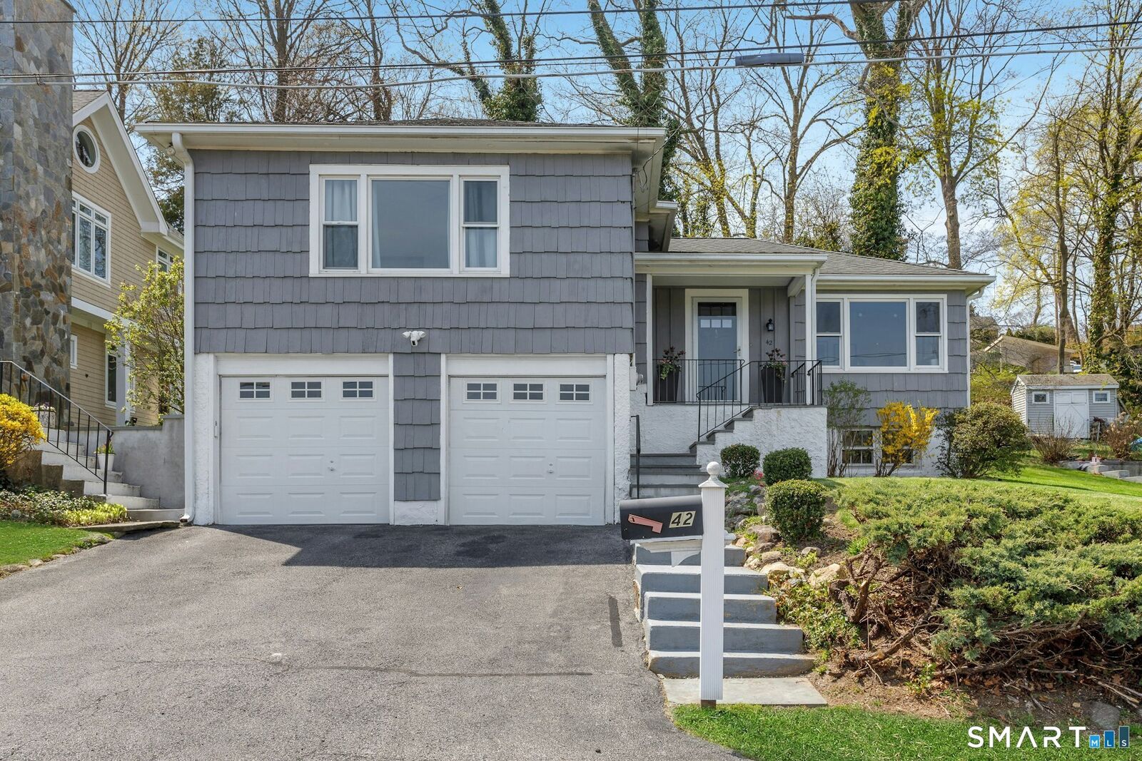 Property Photo:  