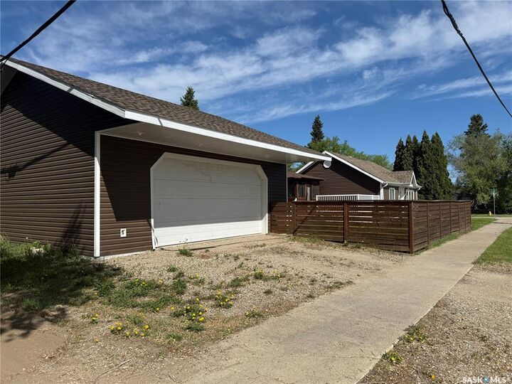 Photo de la propriété:  300 8th Avenue W  SK S0E 1E0 