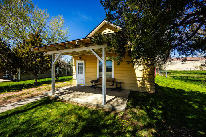 Property Photo: 561 E 7th Street WY 82801