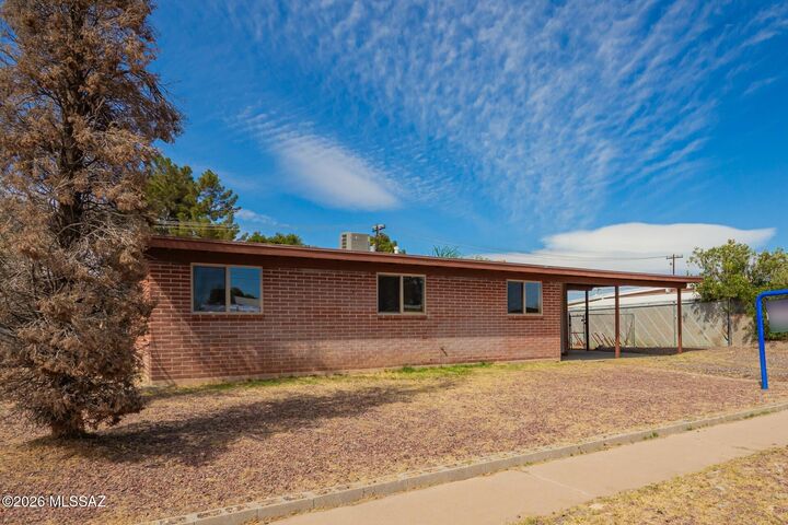 Property Photo: 6625 E 38th Street AZ 85730