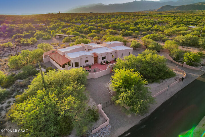 Property Photo: 2305 N El Camino Rinconado AZ 85749