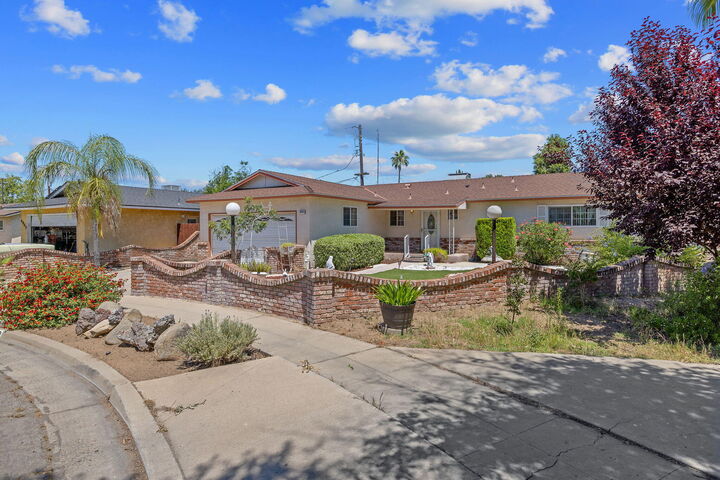 Property Photo: 4909 E Fillmore Avenue CA 93727