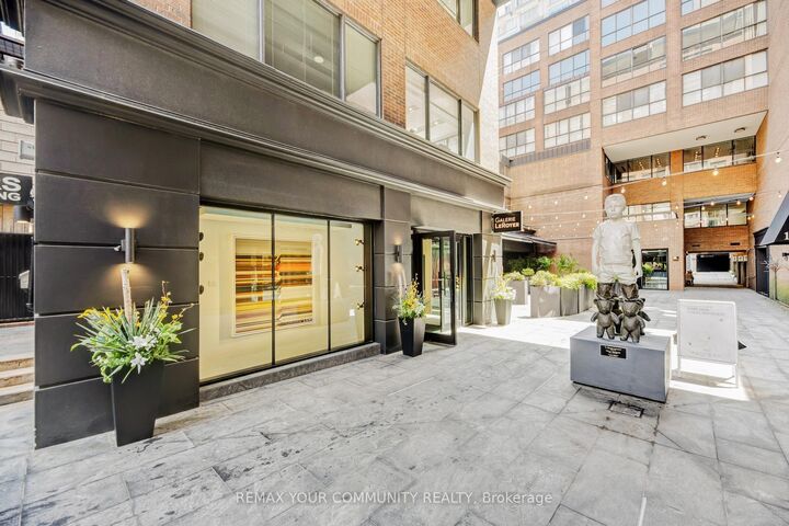 Property Photo: 155 Yorkville Avenue 3113 ON M5R 1C4