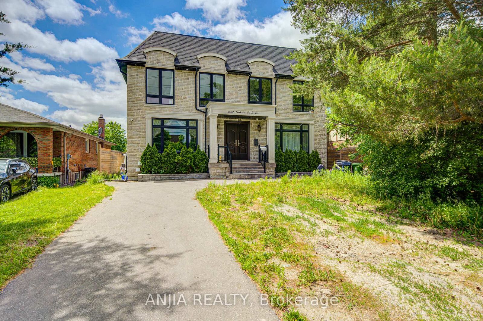 Property Photo:  2652 Victoria Park Avenue  ON M2J 4A6 