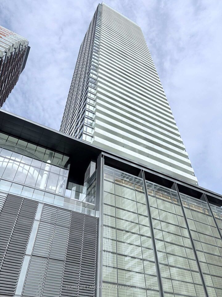 501 Yonge Street 2001 — photo 1