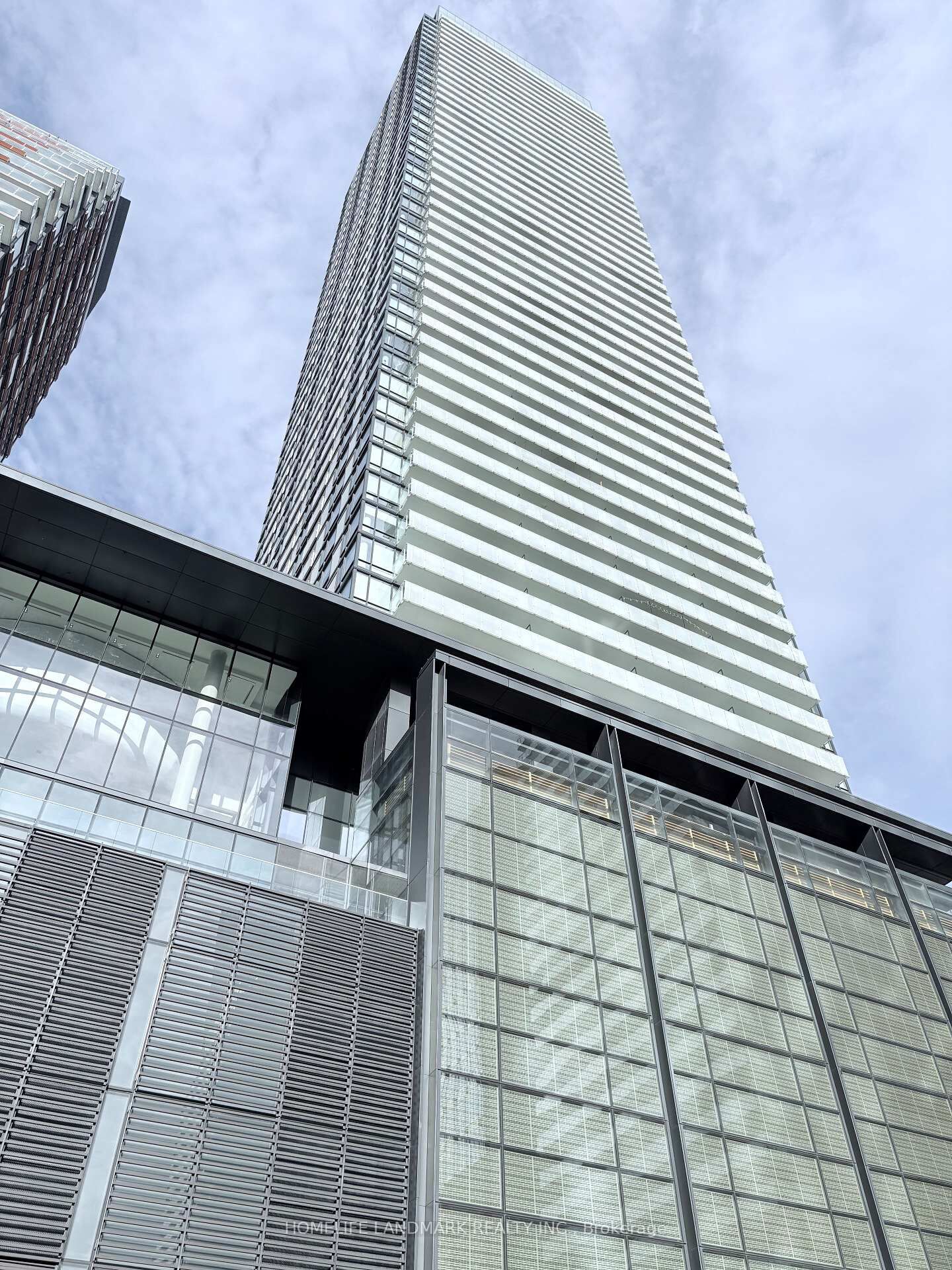 Property Photo: 501 Yonge Street 2001 ON M4Y 0G8