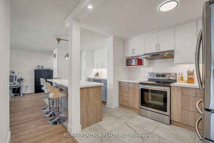 Property Photo:  4185 Shipp Drive 1713  ON L4Z 2Y8 