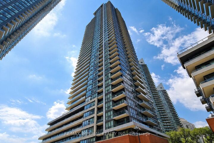 2212 Lake Shore Boulevard W 3001 — photo 1