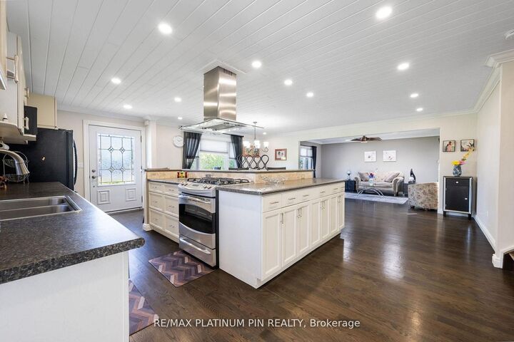 Property Photo: 21 Longfield Drive ON L0A 1A0