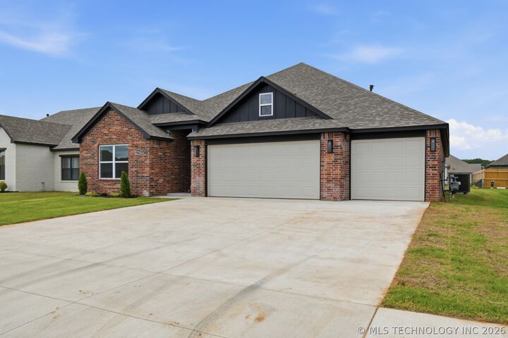 Property Photo:  27765 E 109th Place S  OK 74429 