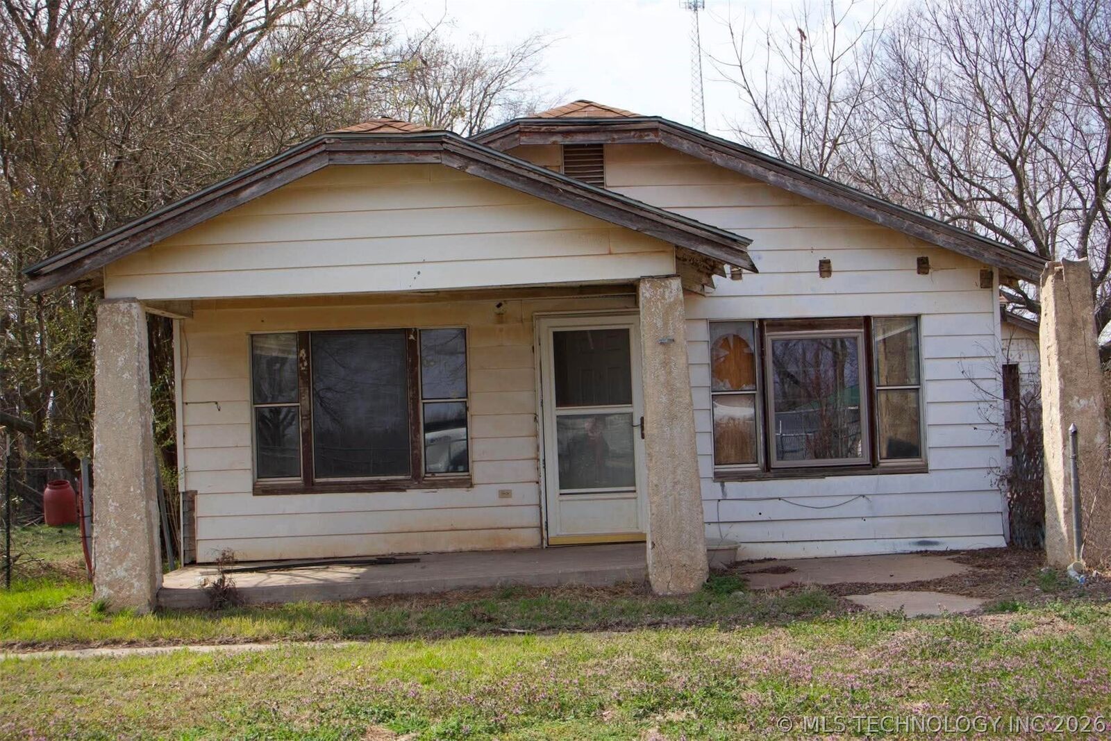 Property Photo:  706 S Layton  OK 74840 