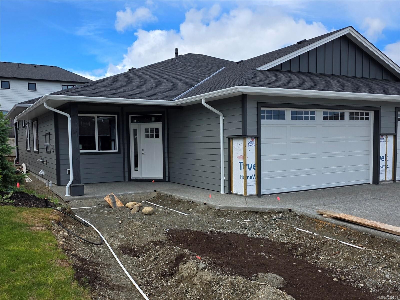 Property Photo:  343 Arizona Dr #2  BC V9H 0C6 