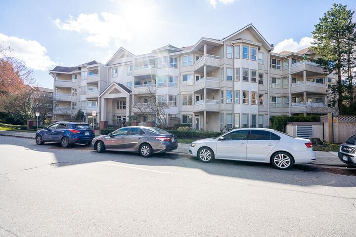 Property Photo: 8139 121A Street 406 BC V3W 0Z2