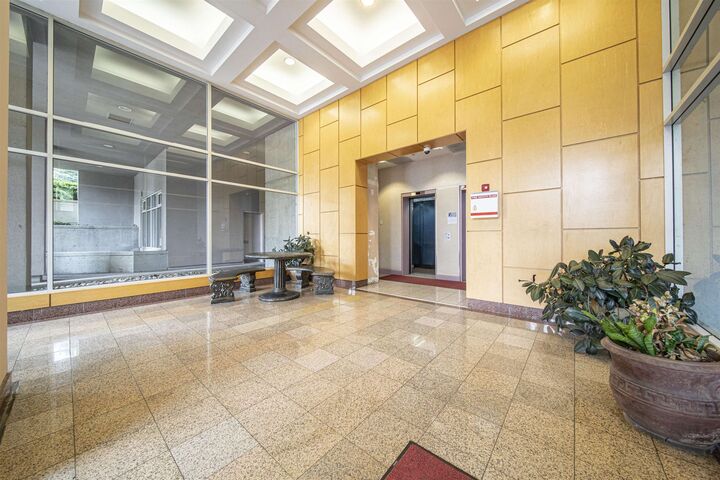 Photo de la propriété: 9633 Manchester Drive 402 BC V3N 4Y9