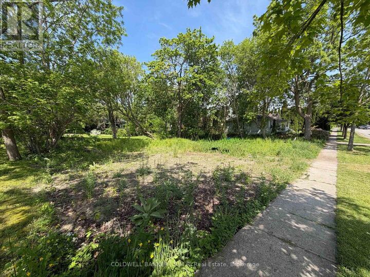 Property Photo:  32 Bramley Street North  ON L1A 3K9 
