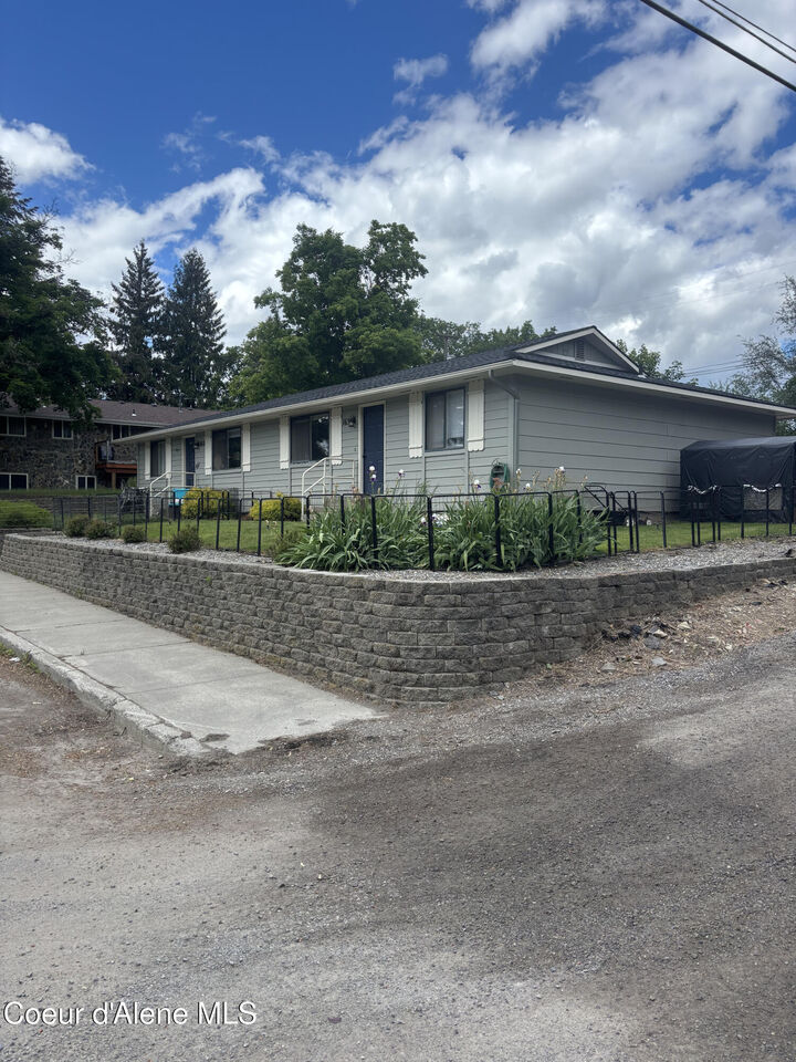 Property Photo: 1637/1639 E Stiner Ave ID 83815