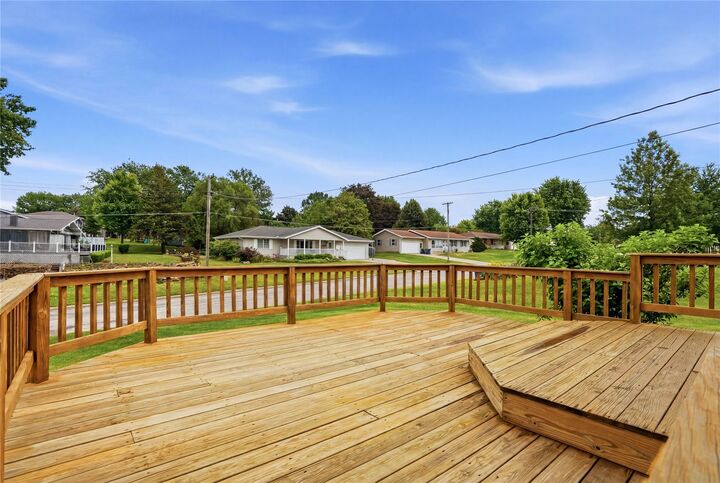 Property Photo:  101 Country Club Drive  IA 52349 