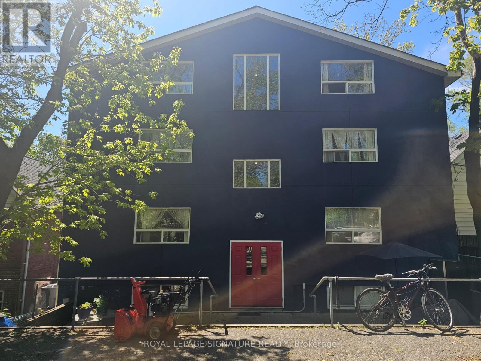 Property Photo: 10 Ivy Avenue 2 ON M4L 2H7